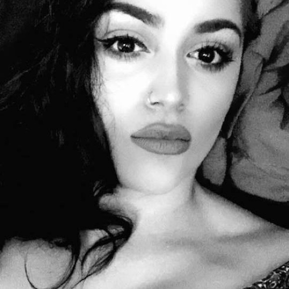 Meet your Posher, Jackie - Picture 2 of 2